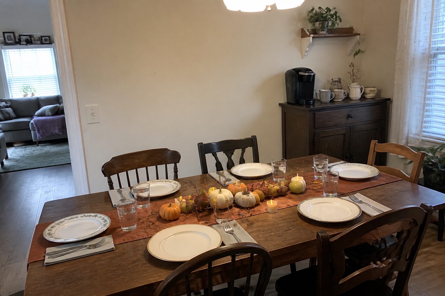 A Thanksgiving Decor and Hosting Plan for a House Full of People